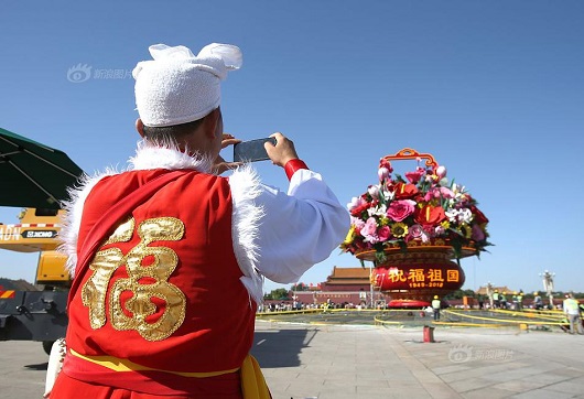慶十一迎國慶，大型鋼結(jié)構(gòu)花籃亮相天安門廣場